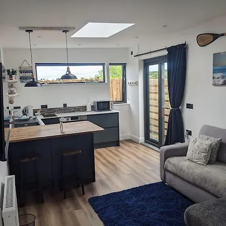 Coastal Coves Retreat: Modern Apartment Near Helford River Falmouth Exterior photo