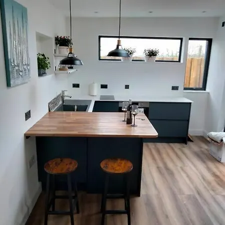Coastal Coves Retreat: Modern Apartment Near Helford River Falmouth Exterior photo