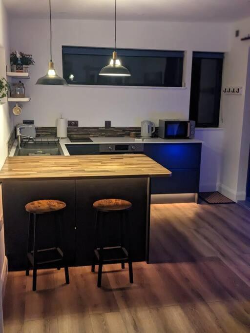 Modern Cosy Walking Distance To Many Cove Beaches And Coast Path Walks As Well As The Famous Helford River Апартаменты *