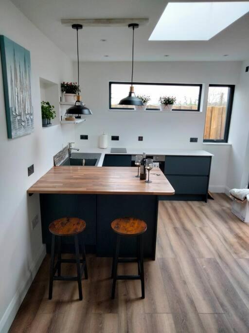 Apartment Coastal Coves Retreat: Modern Near Helford River