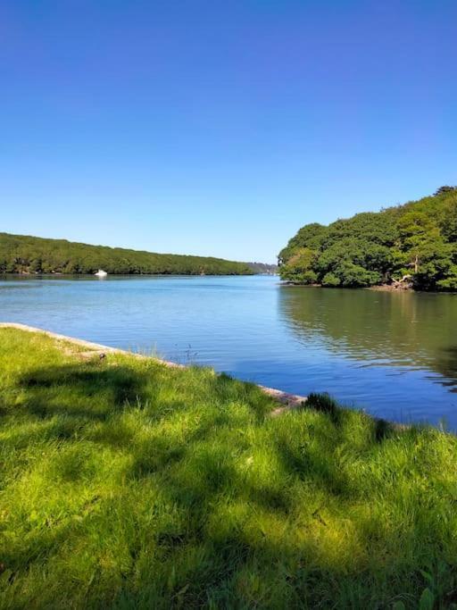 Coastal Coves Retreat: Modern Near Helford River * Falmouth