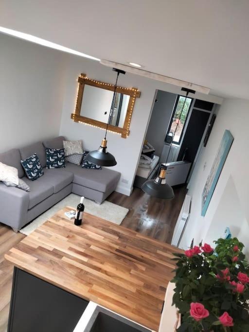 Apartment Coastal Coves Retreat: Modern Near Helford River