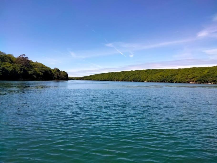 Apartment Coastal Coves Retreat: Modern Near Helford River *