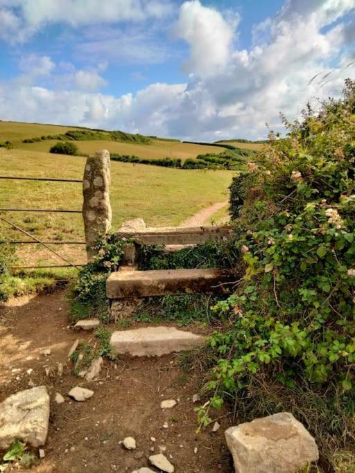 Modern Cosy Walking Distance To Many Cove Beaches And Coast Path Walks As Well As The Famous Helford River *