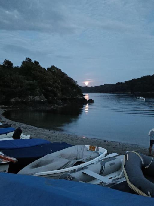 Coastal Coves Retreat: Modern Near Helford River Falmouth