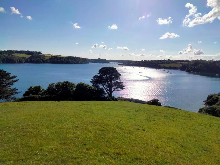 Modern Cosy Walking Distance To Many Cove Beaches And Coast Path Walks As Well As The Famous Helford River Апартаменты